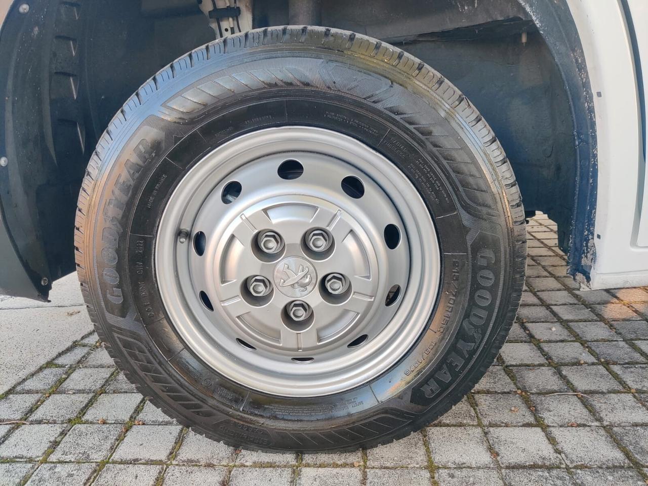 Peugeot Boxer 335 2.2 BlueHDi 140 S&S PLM-TM Furgone