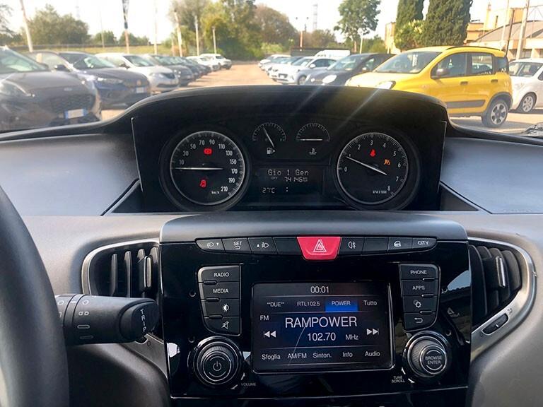 Lancia Ypsilon 1.2 69 CV 5 porte Silver