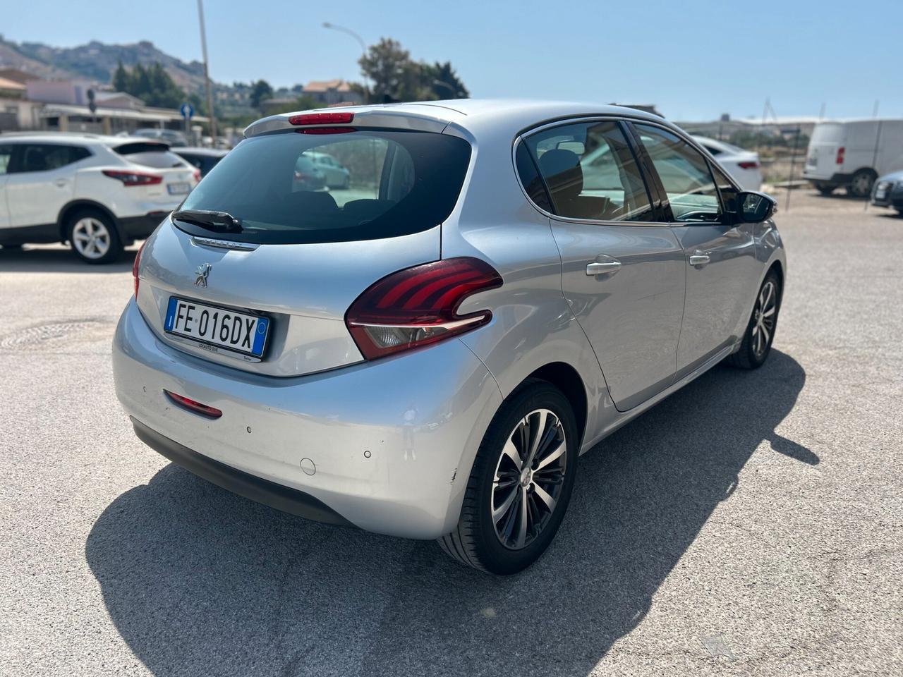 Peugeot 208 BlueHDi 100 5 porte Allure 2016