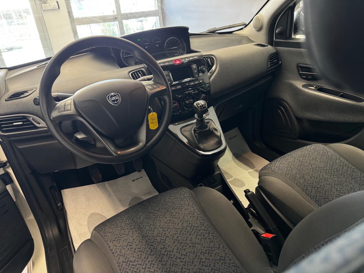 Lancia Ypsilon 1.0 FireFly 5 porte S&S Hybrid Ecochic Silver