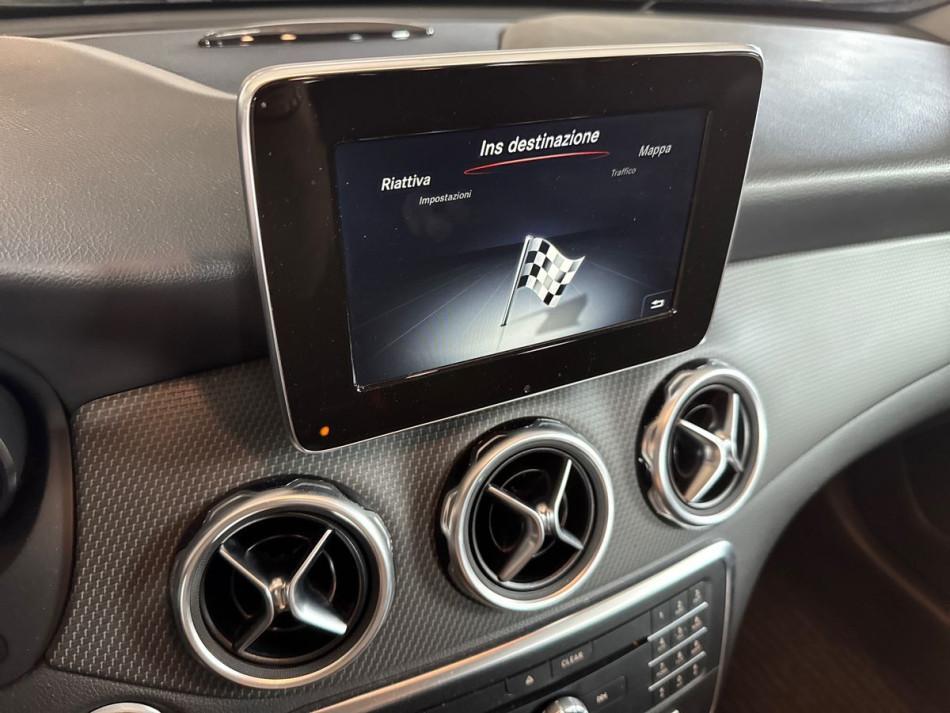 Mercedes GLA 180 180 Business 7G-DCT