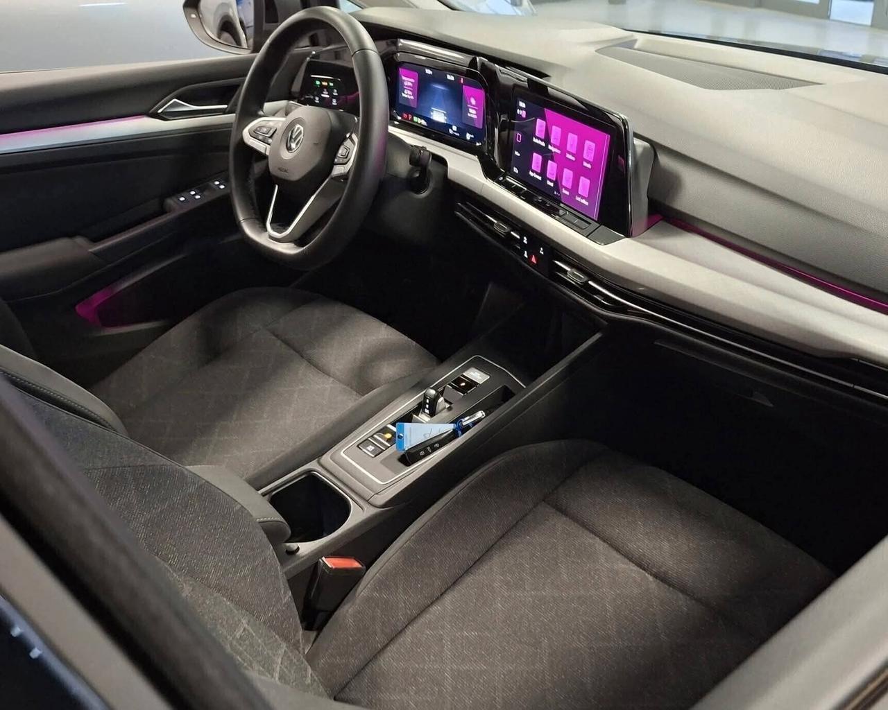 Volkswagen Golf 8 1.0 eTSI EVO DSG uniproprietario