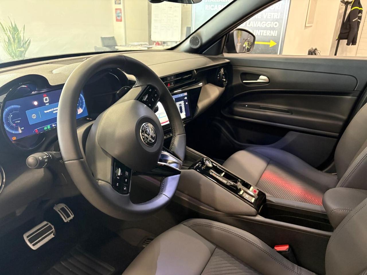Alfa Romeo Junior 1.2 ibrida Q4 145cv edct6