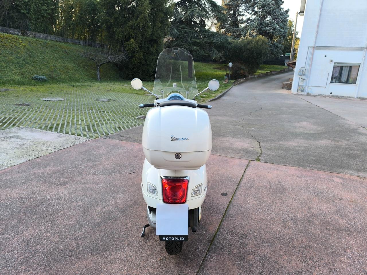 Piaggio Vespa 300 GTS hpe SUPER ABS