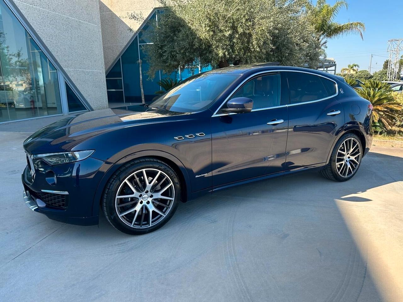 Maserati Levante Granlusso 350cv offerta T-Stock prezzo imperdibile