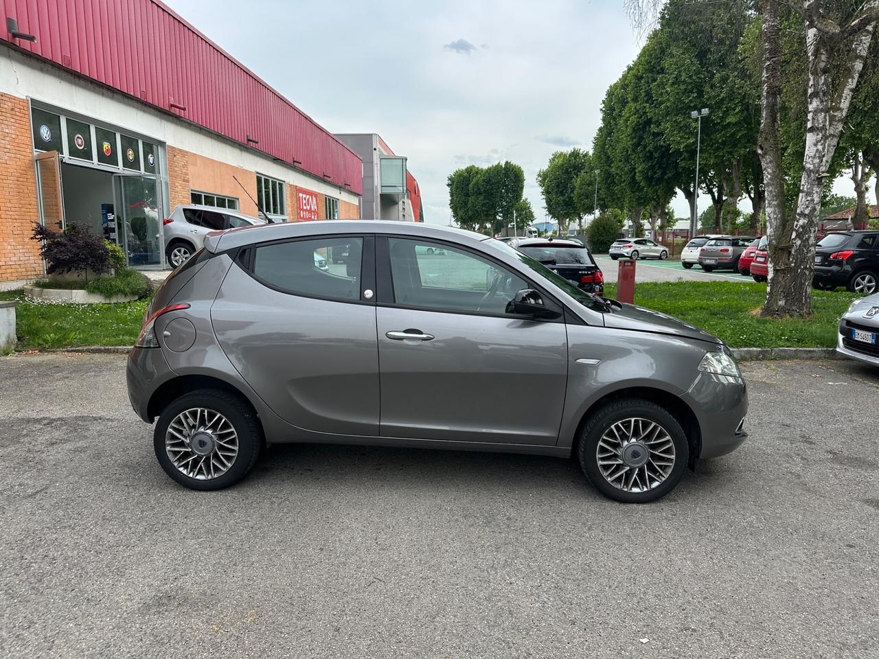 Lancia Ypsilon 0.9 TwinAir 85 CV 5 porte Metano Ecochic Gold