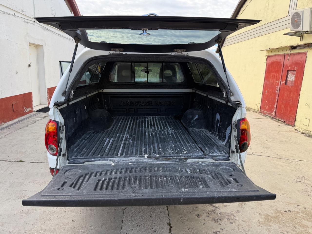 Mitsubishi L200 2.5 DI-D King CAB Hard Top - 2012
