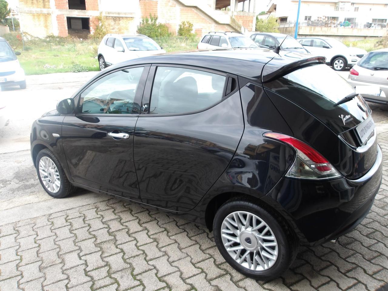 Lancia Ypsilon 5 Porte Ypsilon 1.3 mjt Silver c/clima s&s 95cv