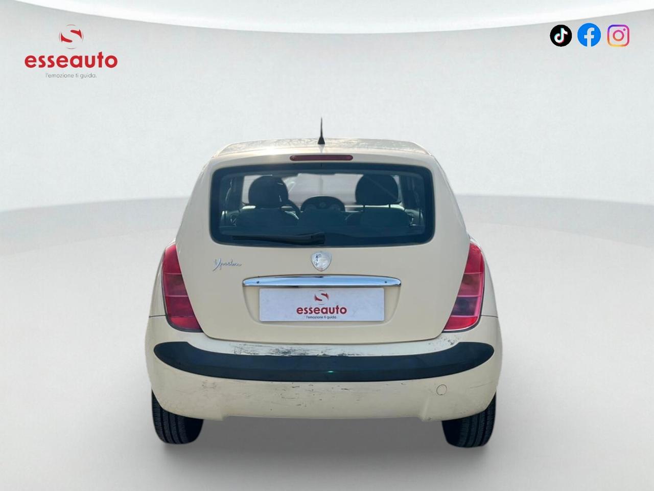 Lancia Ypsilon 1.2 16V Platino