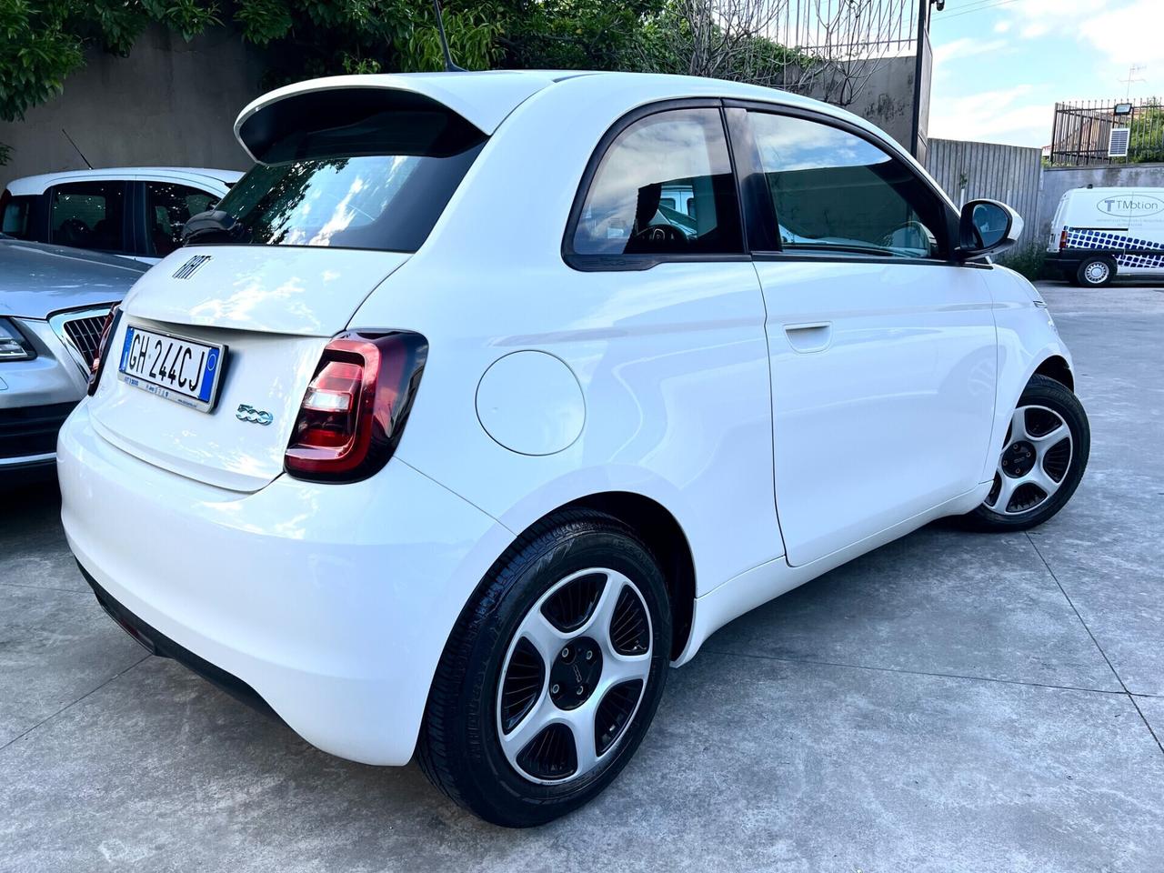 Fiat 500 500e Berlina 42 kWh La Prima