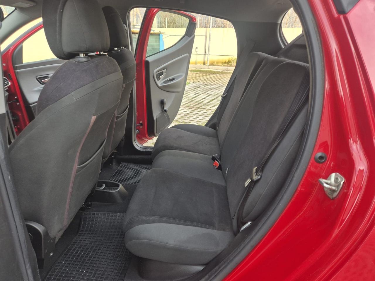 Lancia Ypsilon 0.9 TwinAir 85 CV 5 porte Metano Ecochic Gold