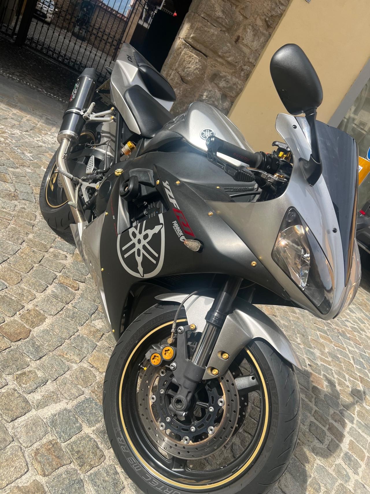 Yamaha YZF R1