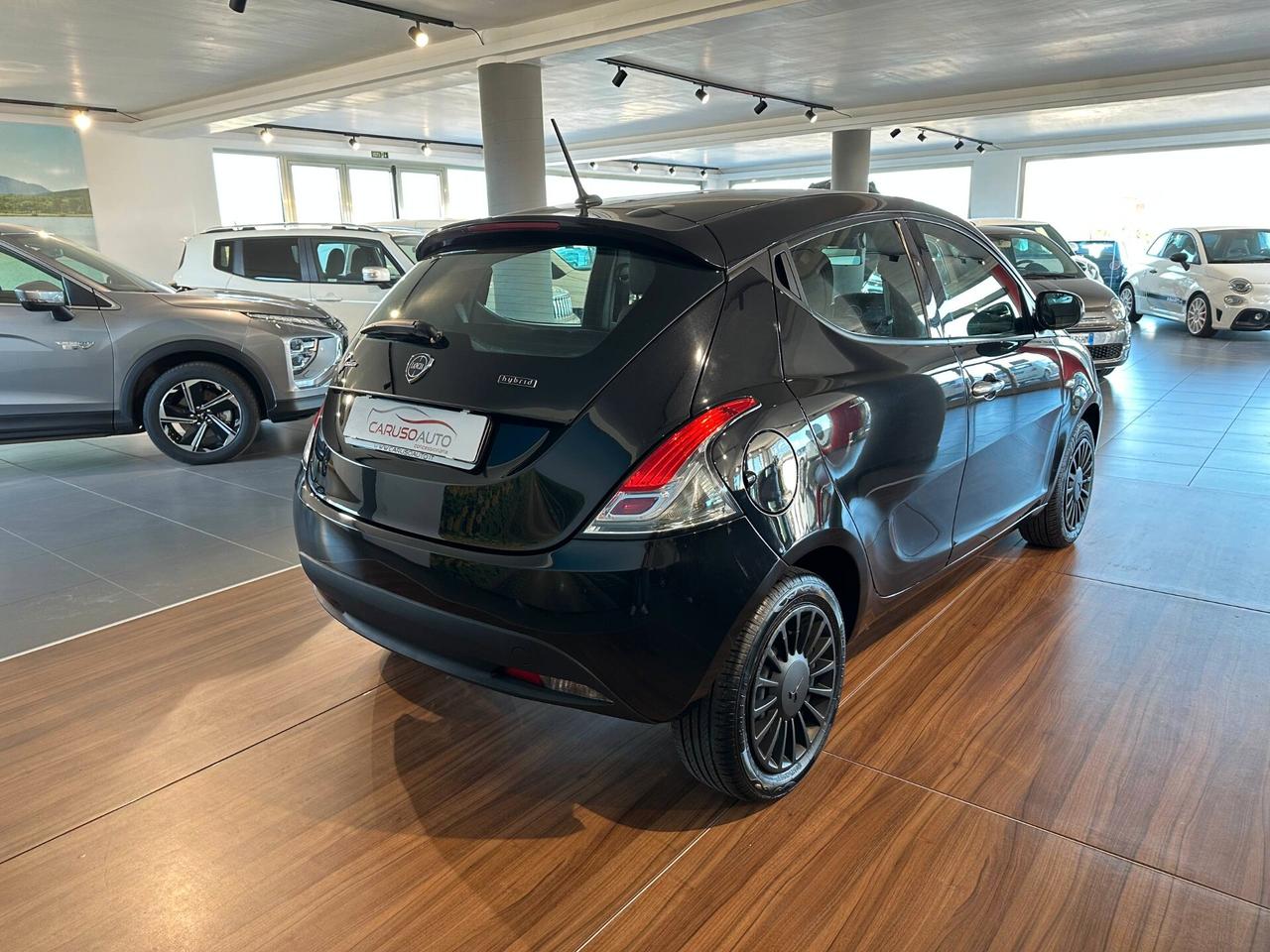 Lancia Ypsilon 1.0 FireFly 5 porte S&S Hybrid Silver