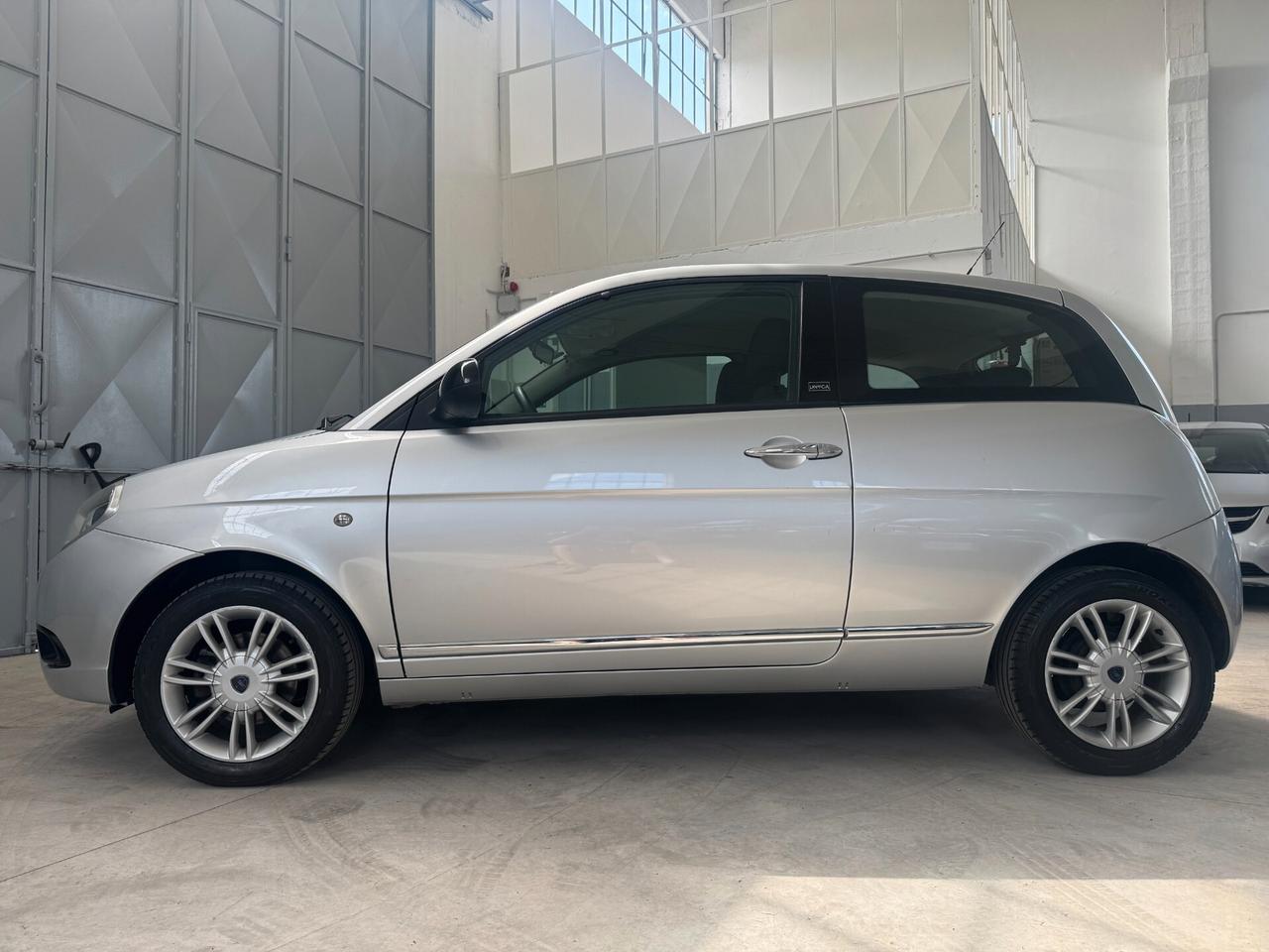 Lancia Ypsilon 1.2 69 CV Unyca