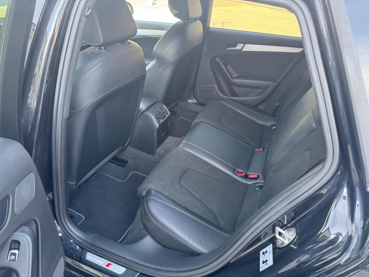 Audi A4 Avant 2.0 TDI S LINE