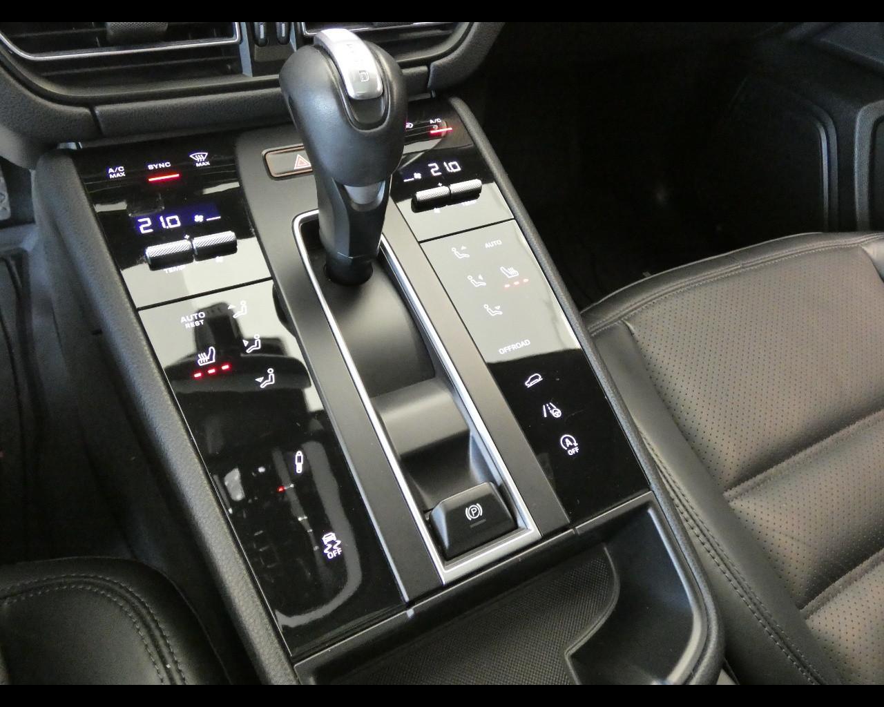 PORSCHE Macan - 2.0 T