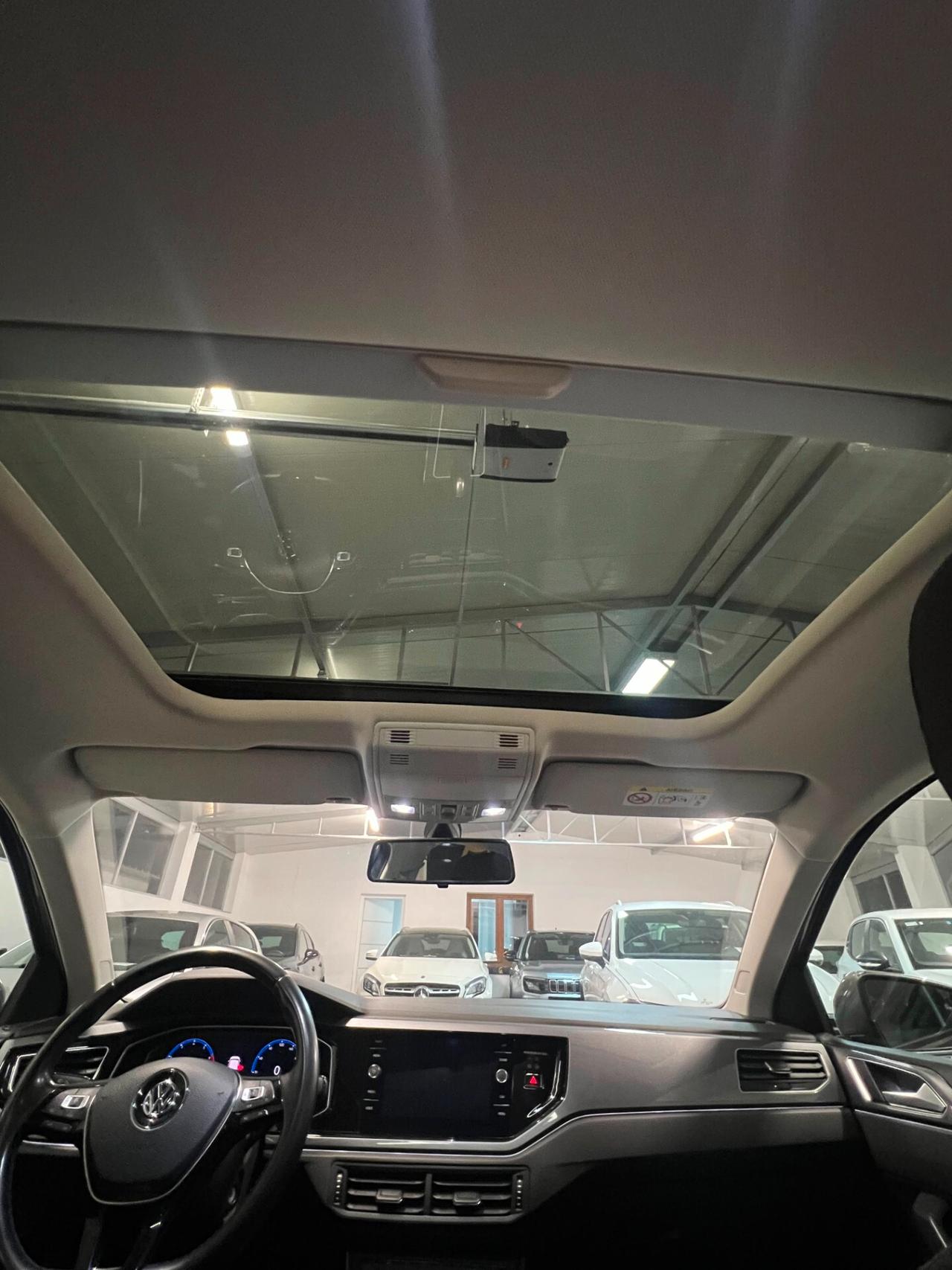 Volkswagen Polo 1.0 TSI DSG R-line -Tetto apribile