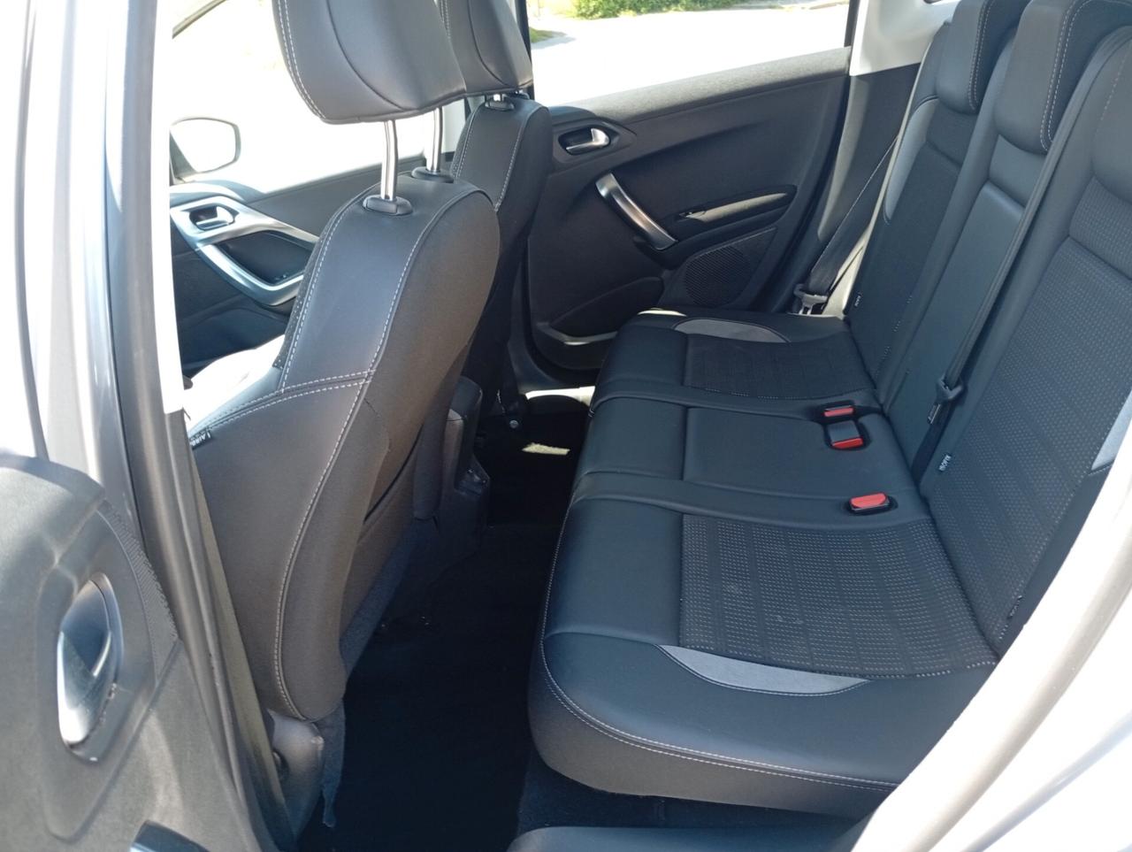 Peugeot 2008 BlueHDi 100 S&S Allure