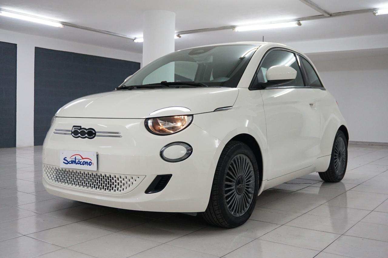 Fiat 500e Berlina 42 kWh La Prima