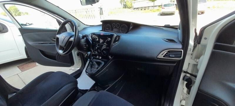 Lancia Ypsilon 1.2 69 CV 5 porte GPL Ecochic Silver