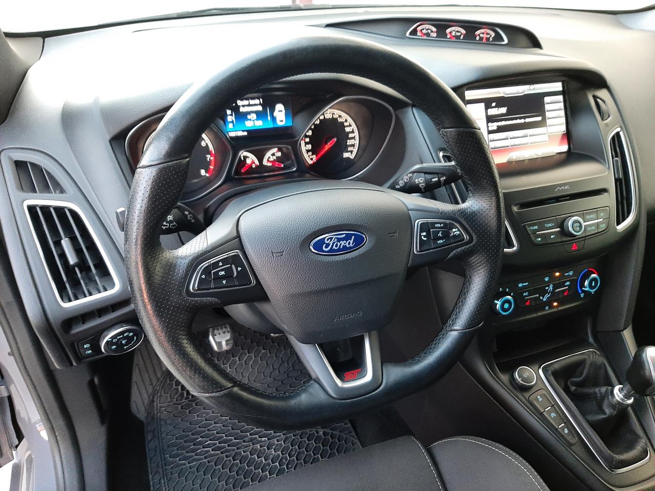 Ford Focus 2.0 EcoBoost 250 CV ST3