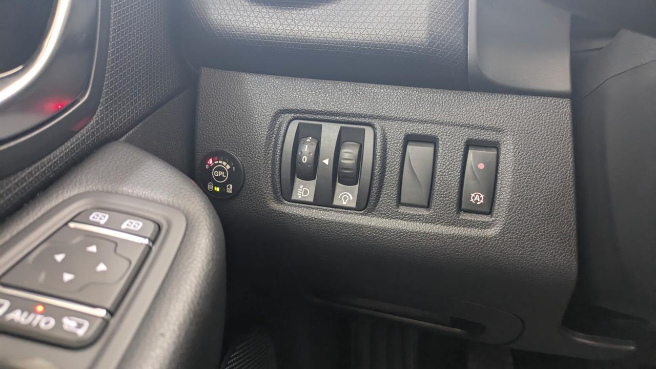 Renault Clio TCe 12V 90 CV GPL 5 porte Moschino Intens