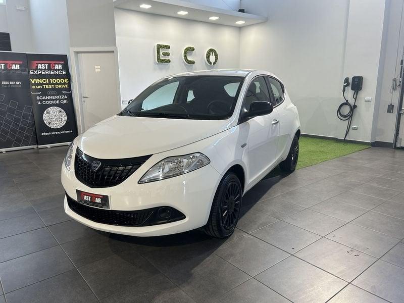 Lancia Ypsilon 1.0 FireFly 70cv Hybrid Silver
