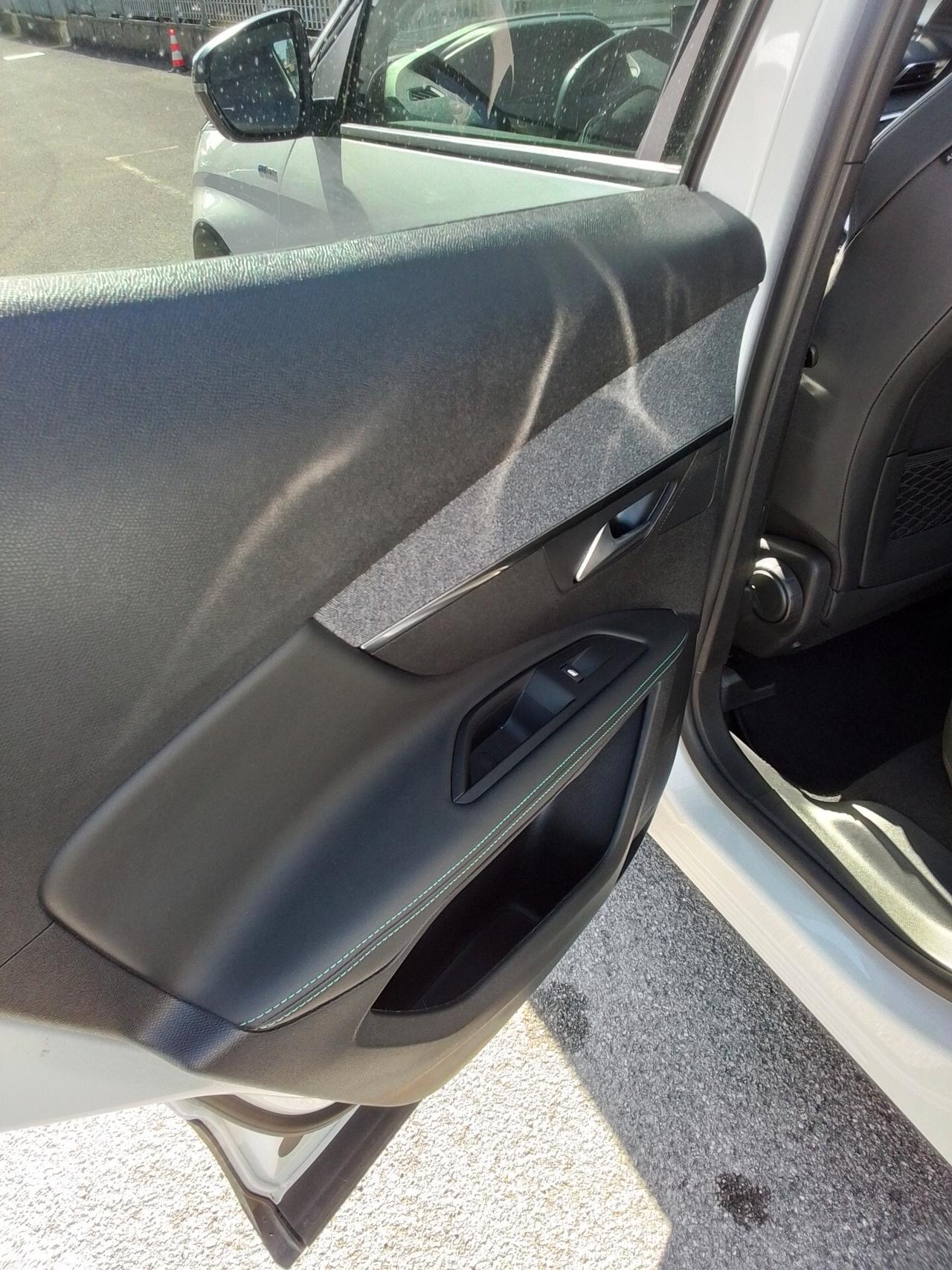 Peugeot 3008 Hybrid 225 e-EAT8 Allure Pack