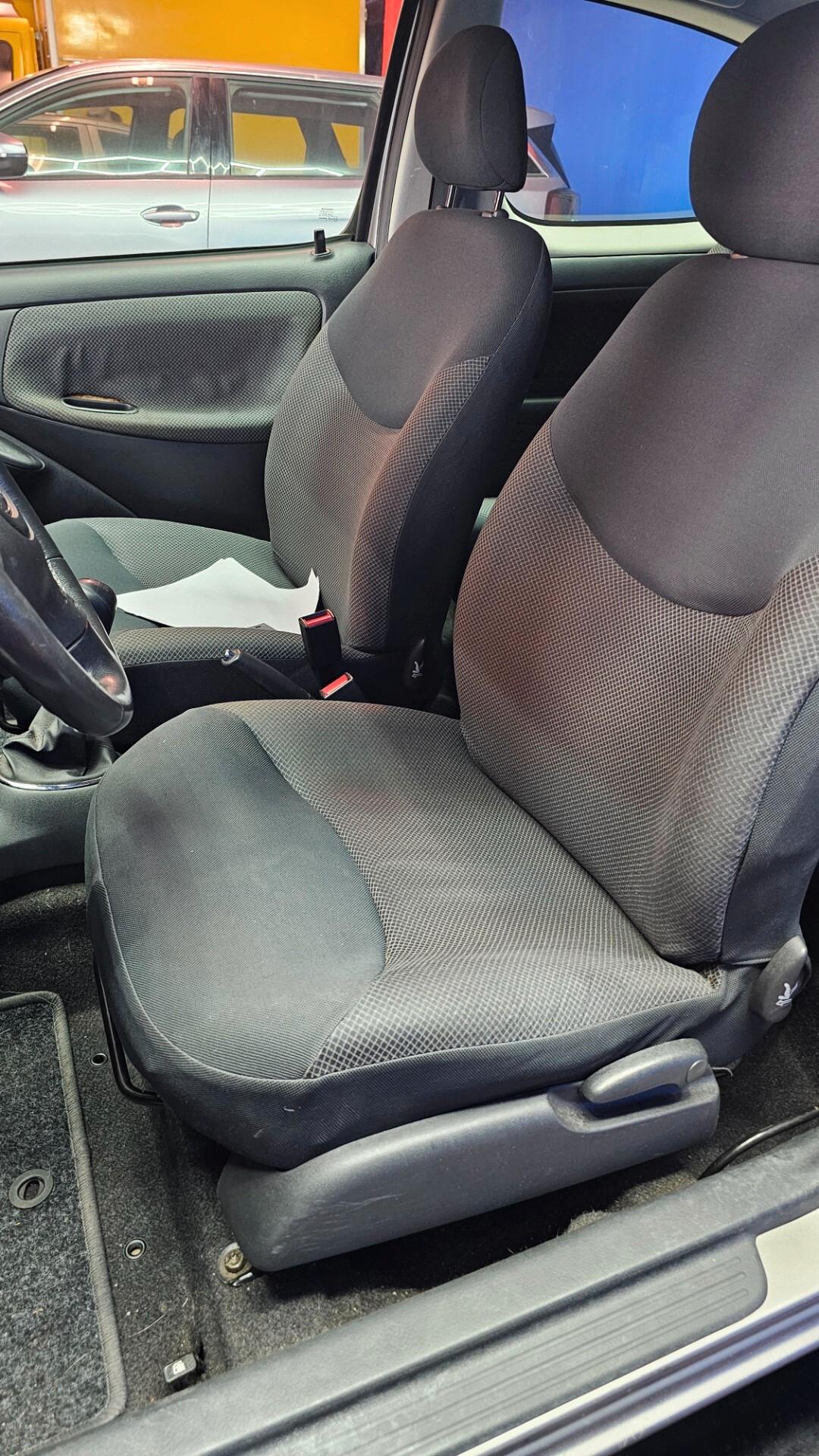 Toyota Yaris 1.0i 16V cat 5 porte