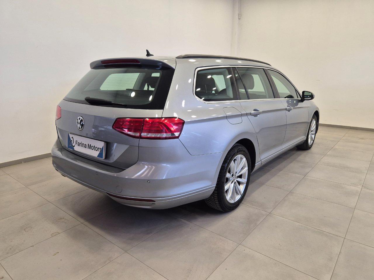Volkswagen Passat Variant 1.6 tdi Business 120cv - NEOPATENTATI - ACC/Lim - Carplay - Sens. Park.