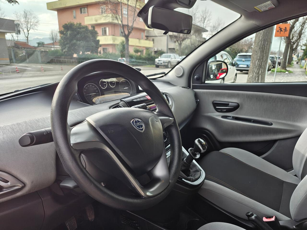 Lancia Ypsilon 1.2 69 CV 5 porte GPL Ecochic Silver