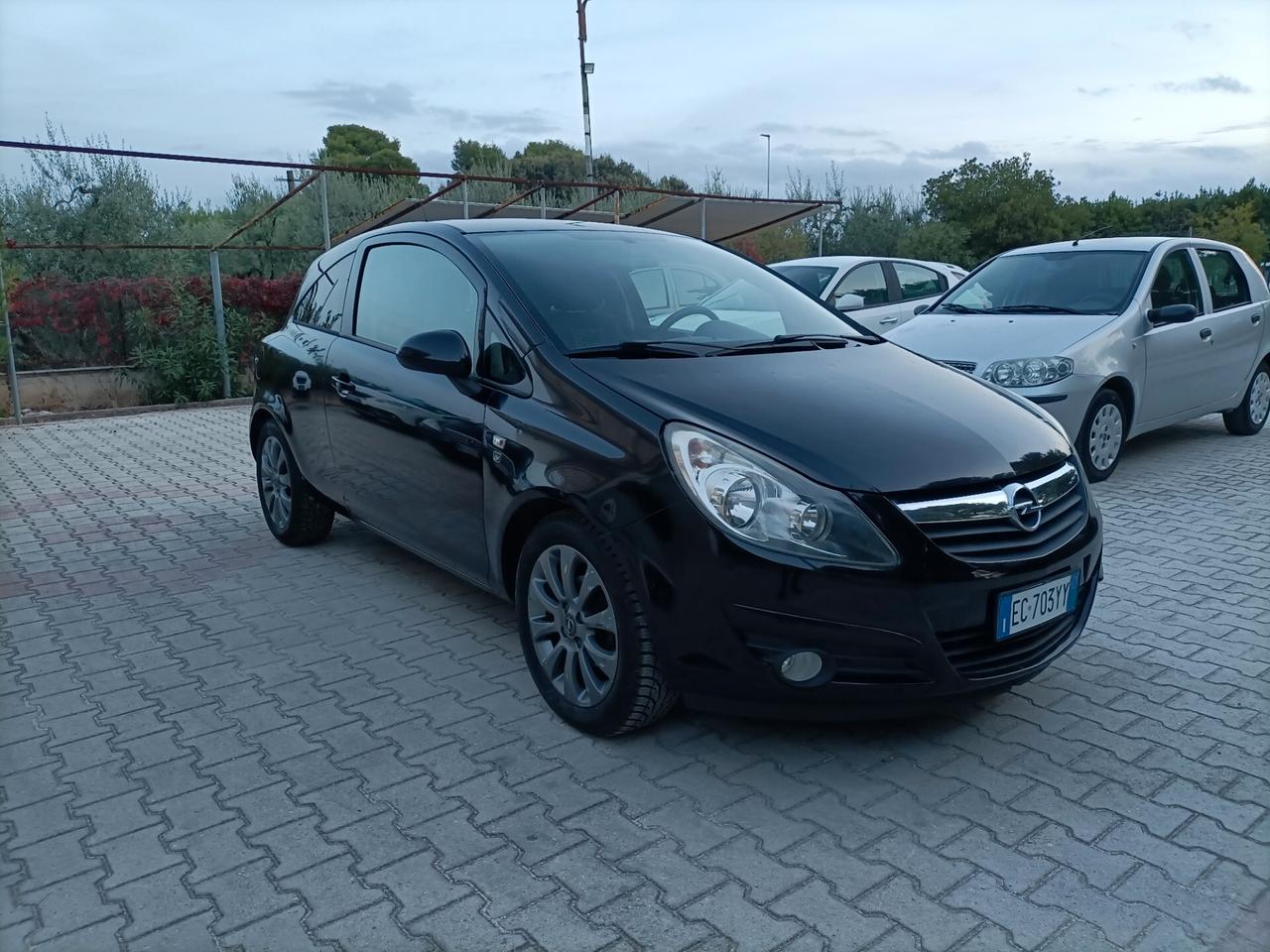 Opel Corsa 1.2 3 porte Sport