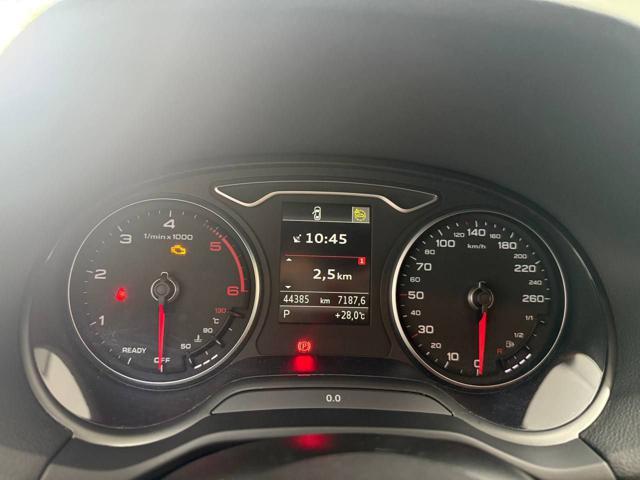 AUDI Q2 35 TDI quattro S tronic Business