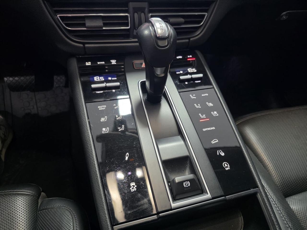 Porsche Macan T 2.0 FULL TETTO PASM TAGLIAND #7511