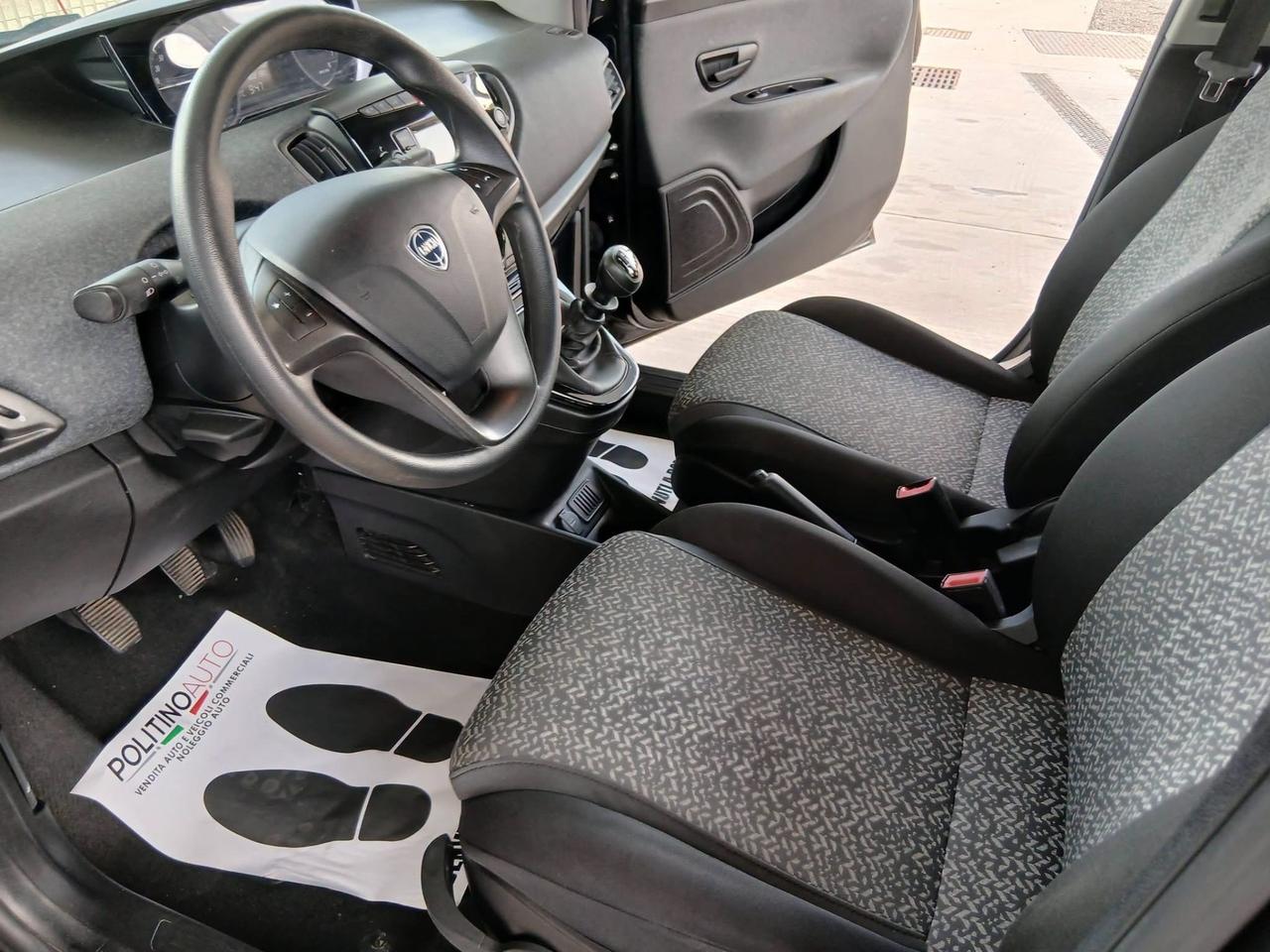 Lancia Ypsilon 1.0 FireFly 5 porte S&S Hybrid Alberta Ferretti