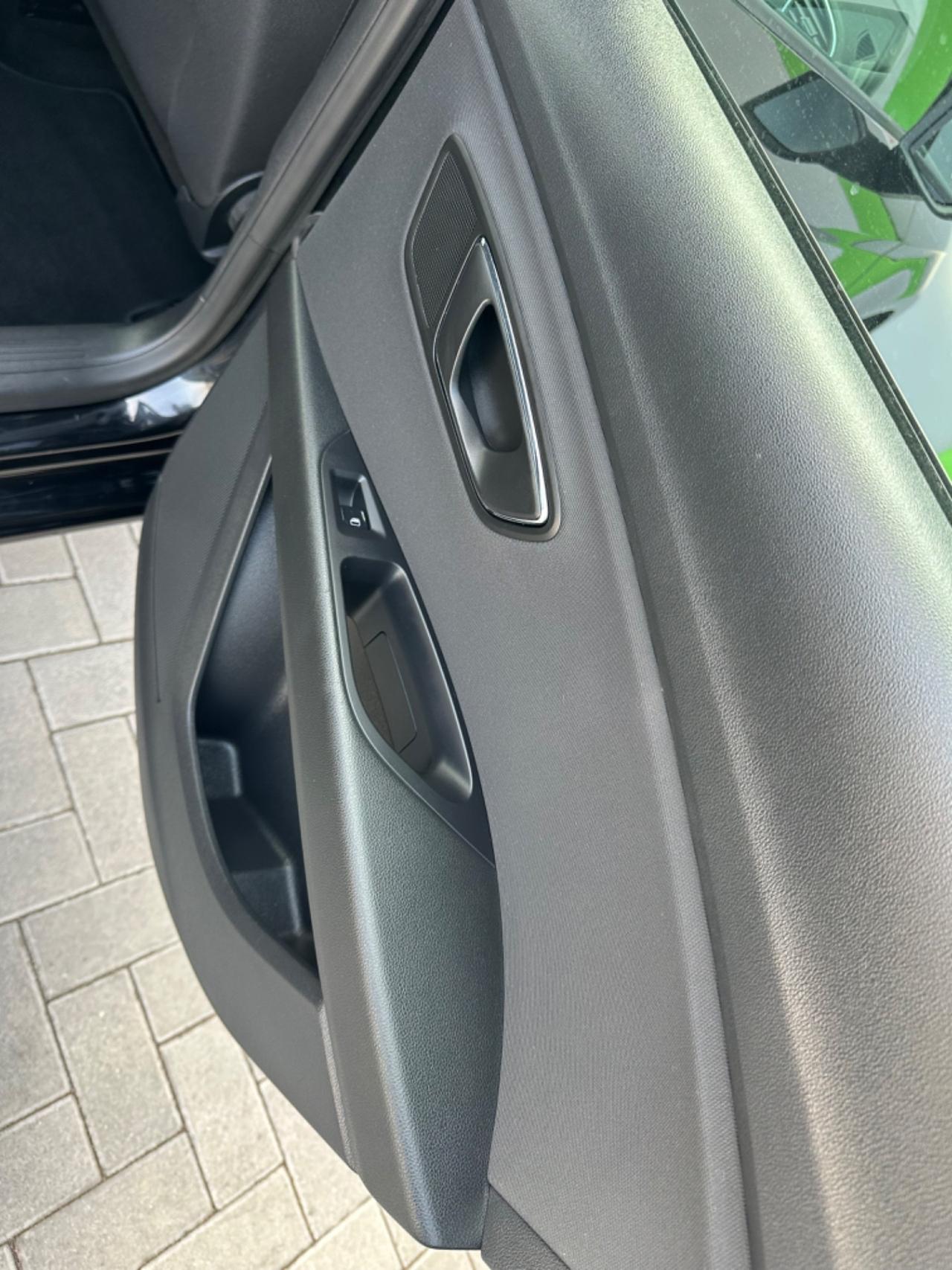 Seat Leon 1.6 TDI 105 CV ADATTA A NEOPATENTATI