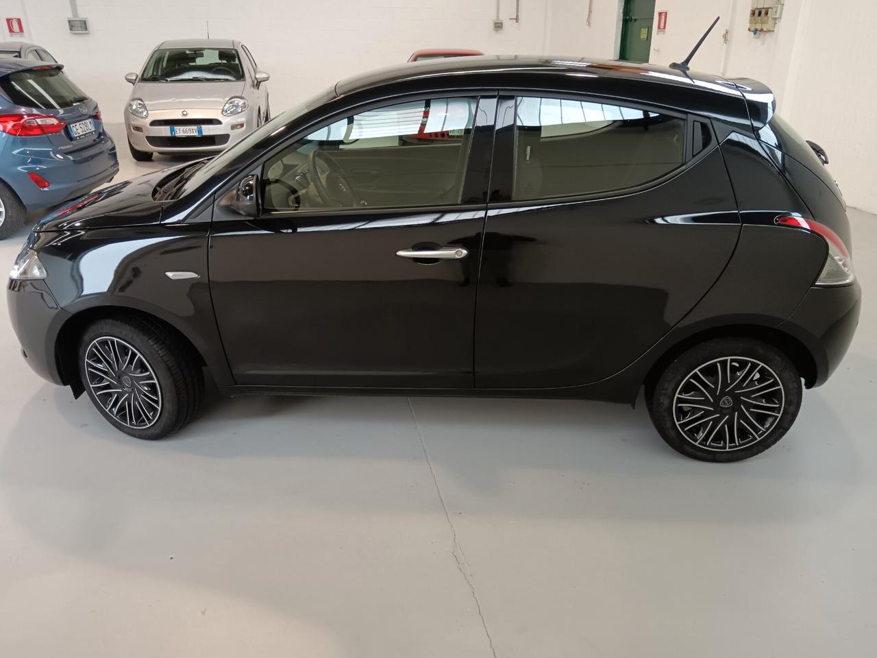 Lancia Ypsilon 1.0 FireFly 5 porte S&S Hybrid Ecochic Gold