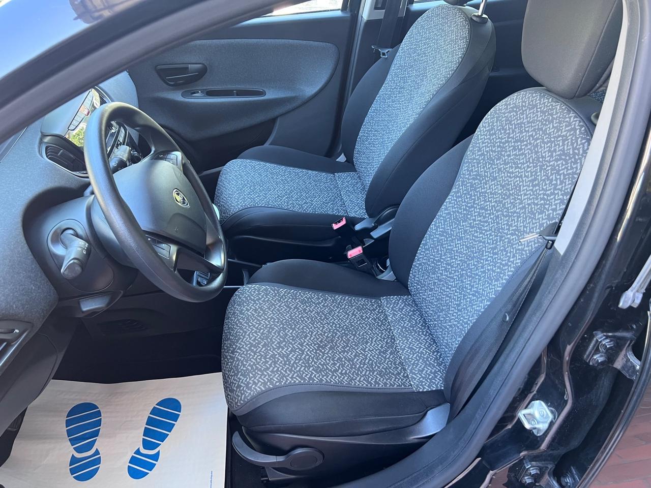 Lancia Ypsilon 1.0 FireFly 5 porte S&S Hybrid Ecochic Silver