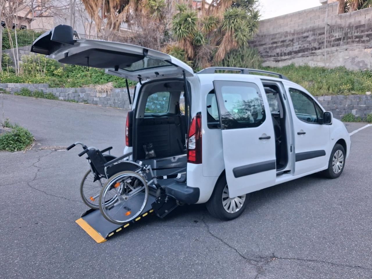 Citroen Berlingo Pianale ribassato con rampa disabili in carrozzina
