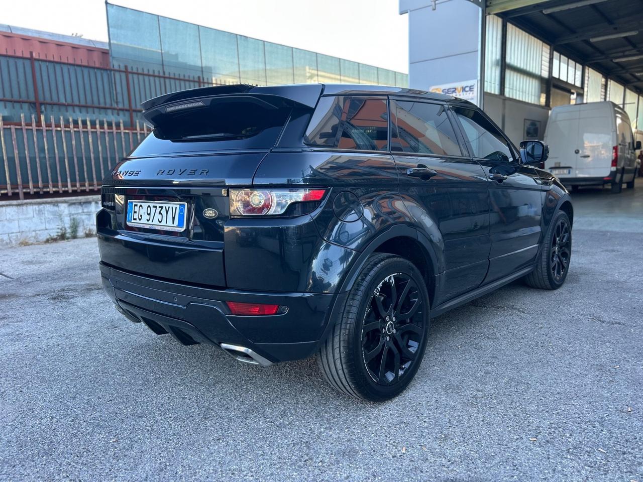 Land Rover Range Evoque 2.2 TD4 5p. Total black