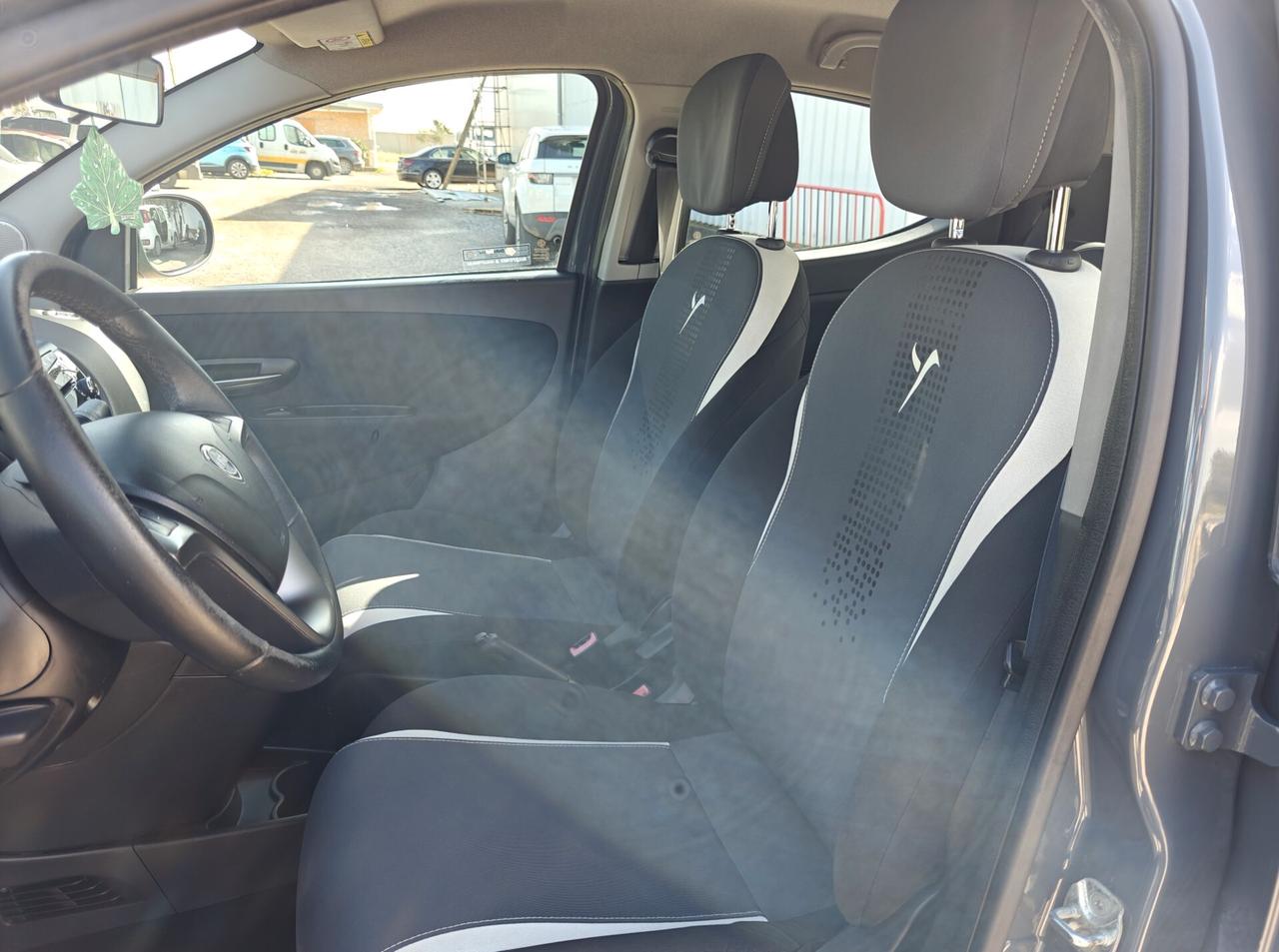 Lancia Ypsilon 0.9 TwinAir 85 CV 5 porte Metano Ecochic Elefantino