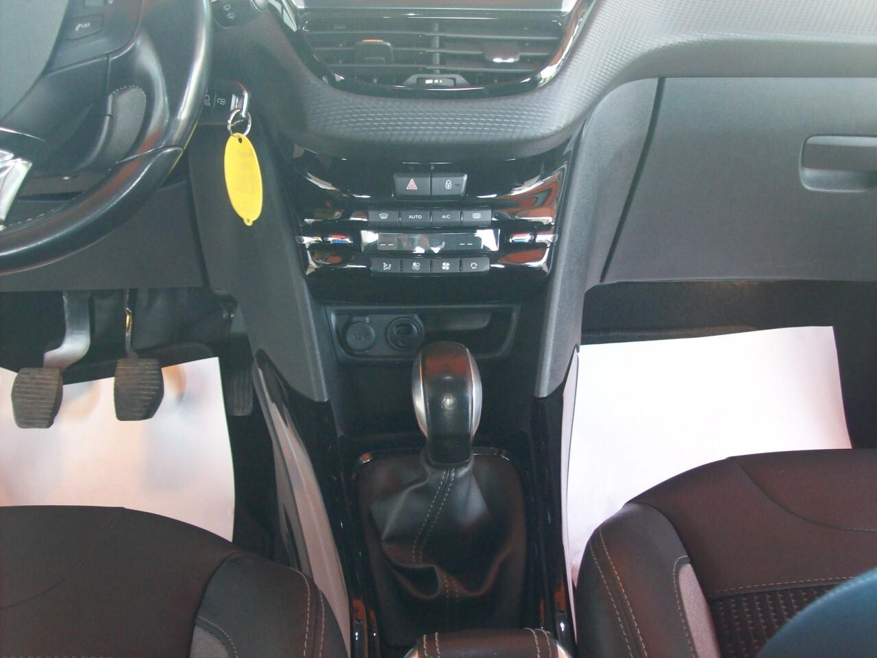 PEUGEOT 2008 1.6 HDI CV.100 Allure "2015"
