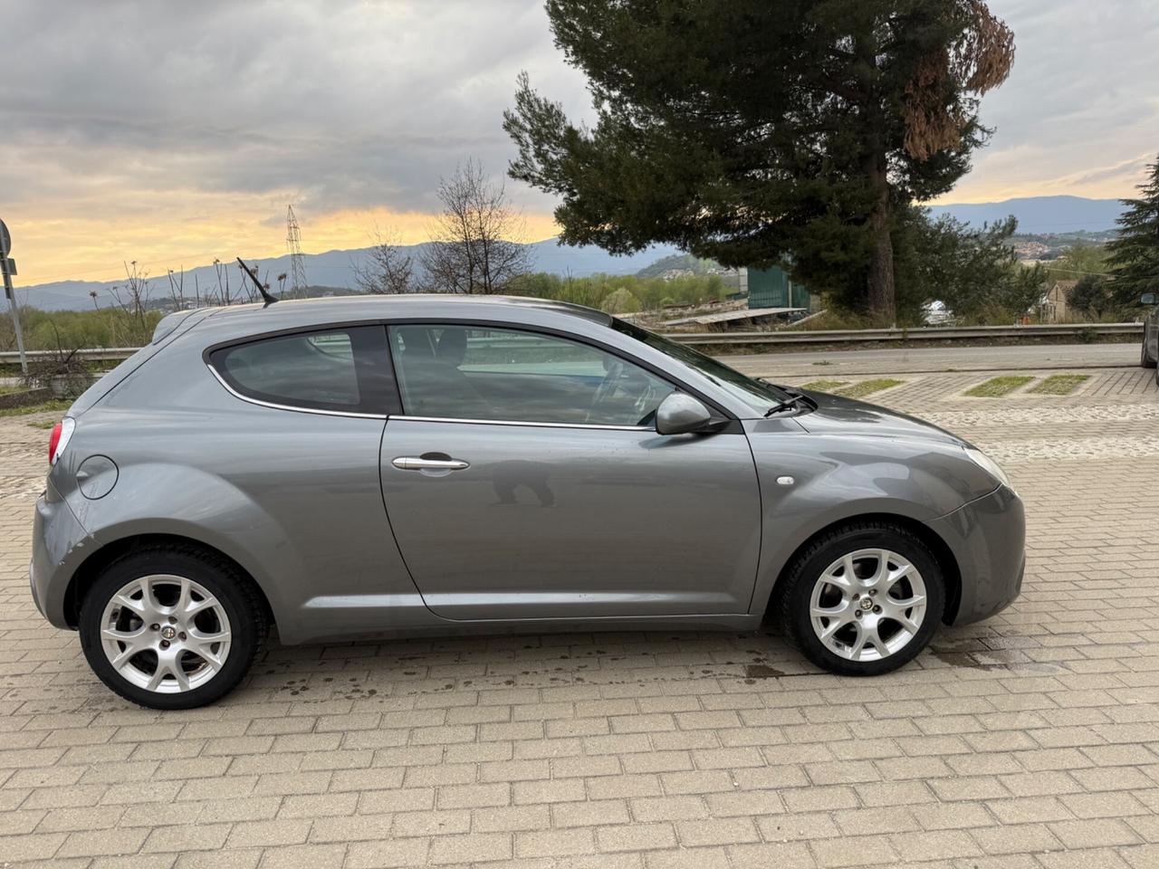 Alfa Romeo MiTo 1.6 JTDm-2 S&S Distinctive Sport Pack