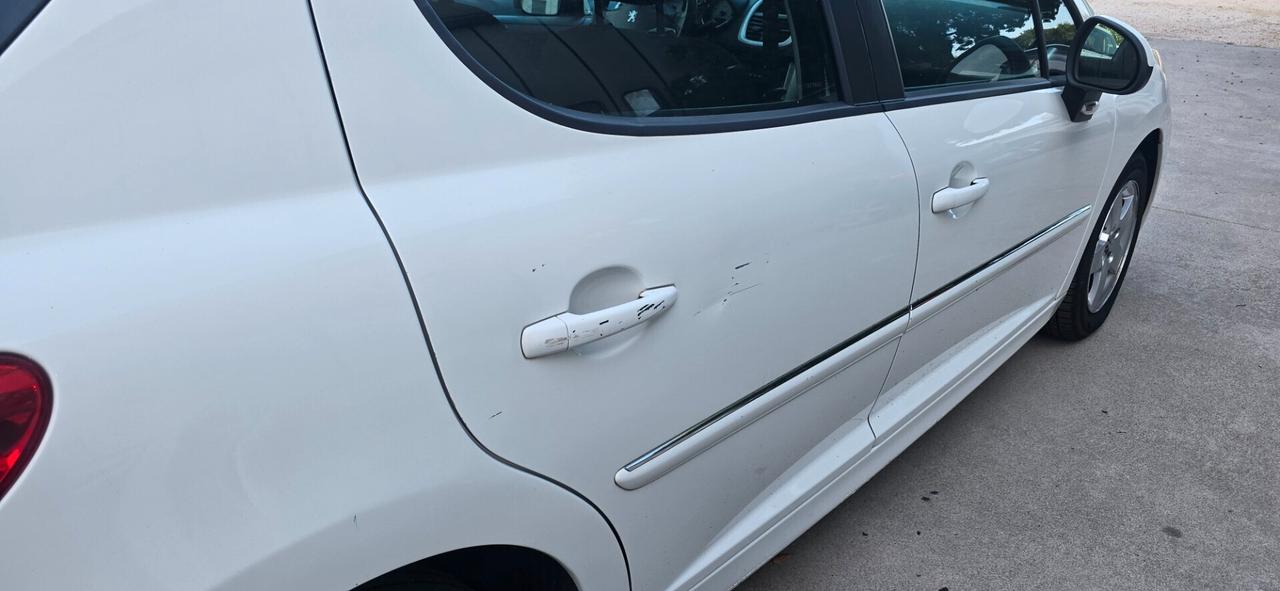 Peugeot 207 1.4 diesel 70CV 5p.ottima per nuovi patentati