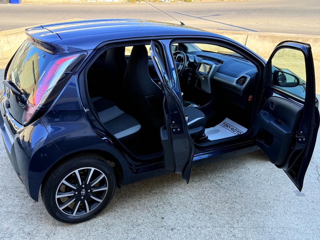Toyota Aygo 1.0 VVT-i 69 CV 5 porte x-cool