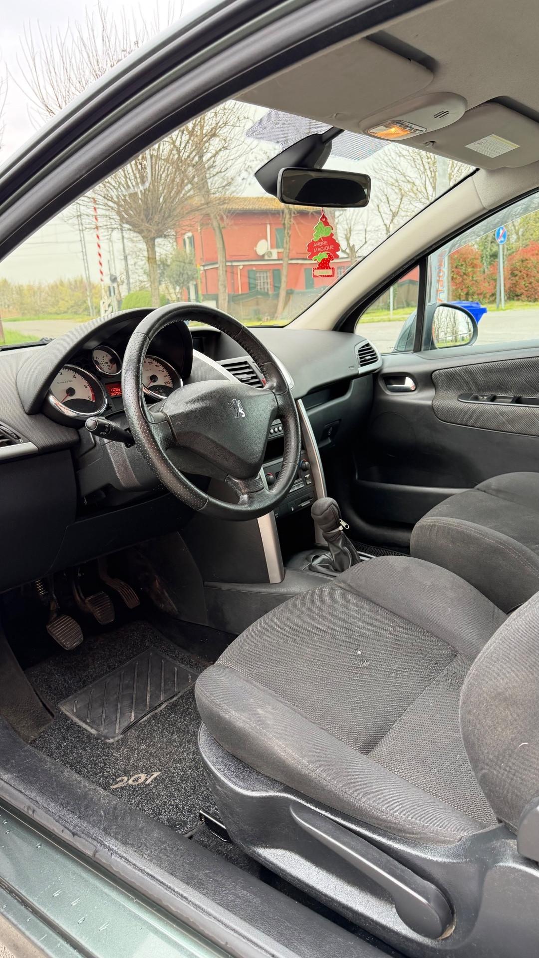 Peugeot 207 1.6 HDi 90CV 3p. XS si neopatentati