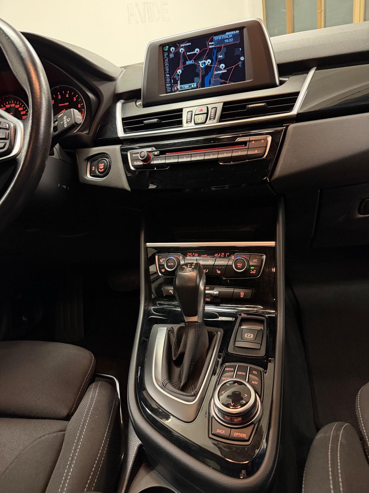 Bmw 220 220i sport tour