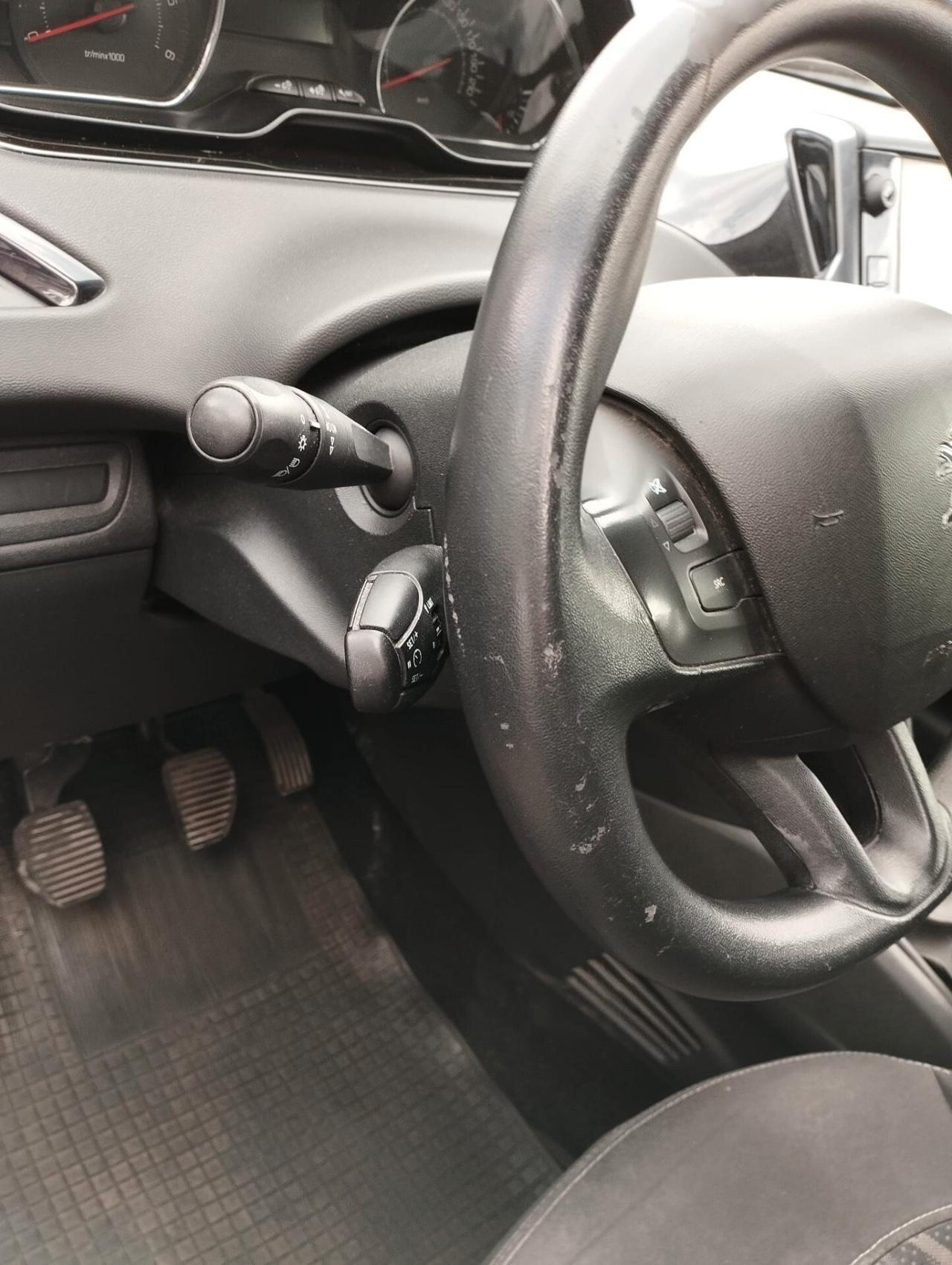Peugeot 208 1.4 HDi 68 CV 5 porte Allure