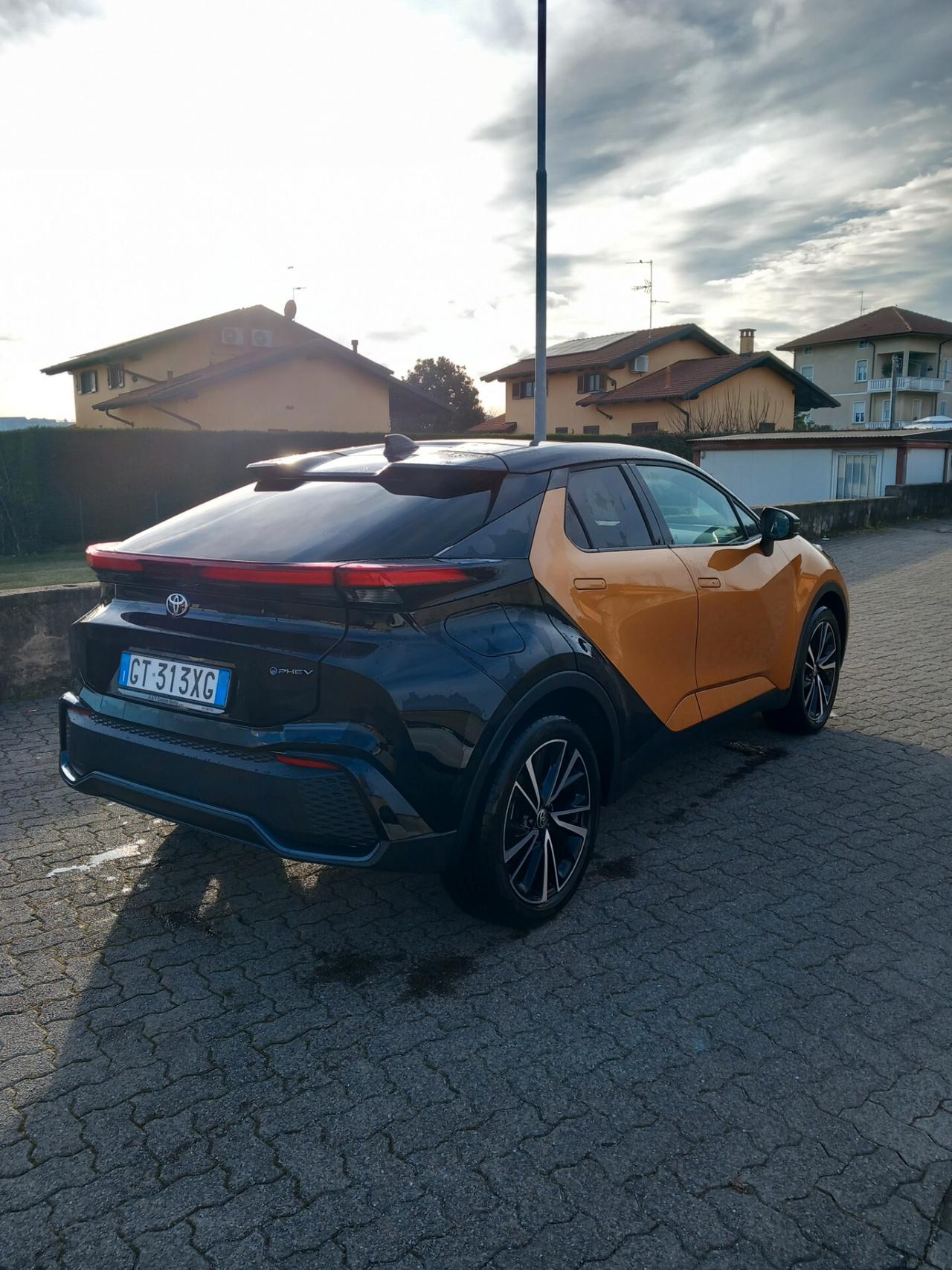 Toyota C-HR 2.0 PHEV Lounge Premiere