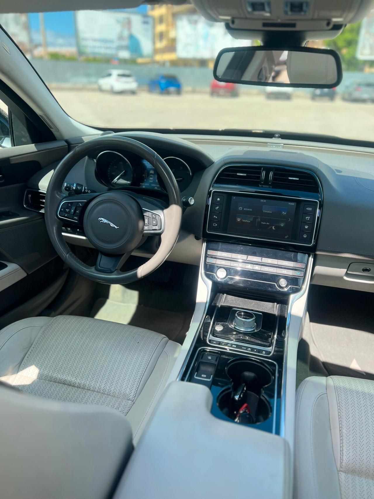 Jaguar XE 2.0 D Turbo 180CV aut. Prestige